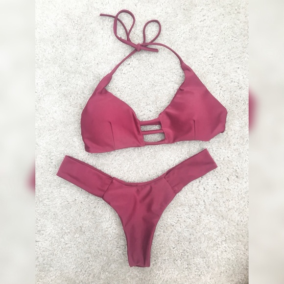 Burgundy bikini - Picture 1 of 4